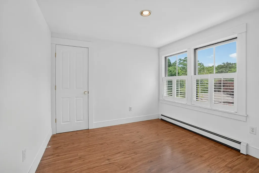 37 Old Hedge Row Vineyard Haven MA 02568