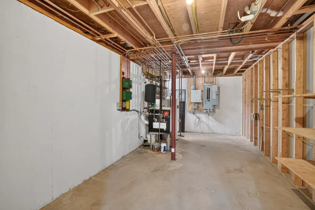 37 Old Hedge Row Vineyard Haven MA 02568