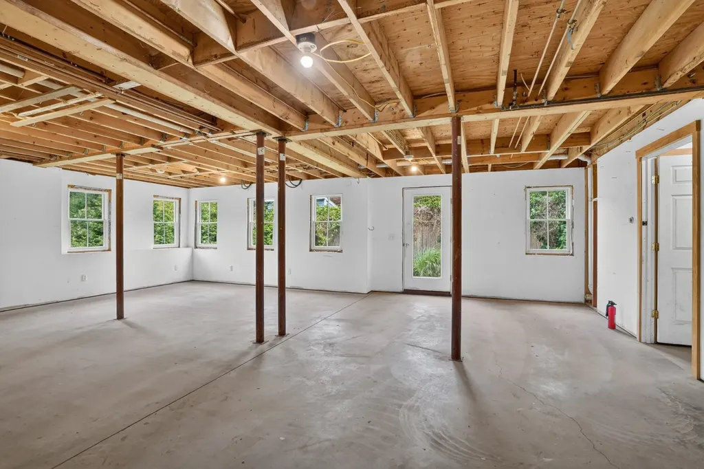 37 Old Hedge Row Vineyard Haven MA 02568