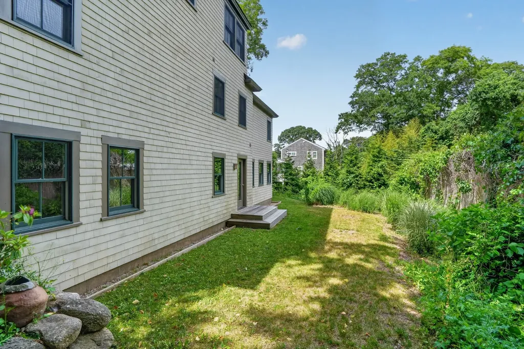 37 Old Hedge Row Vineyard Haven MA 02568