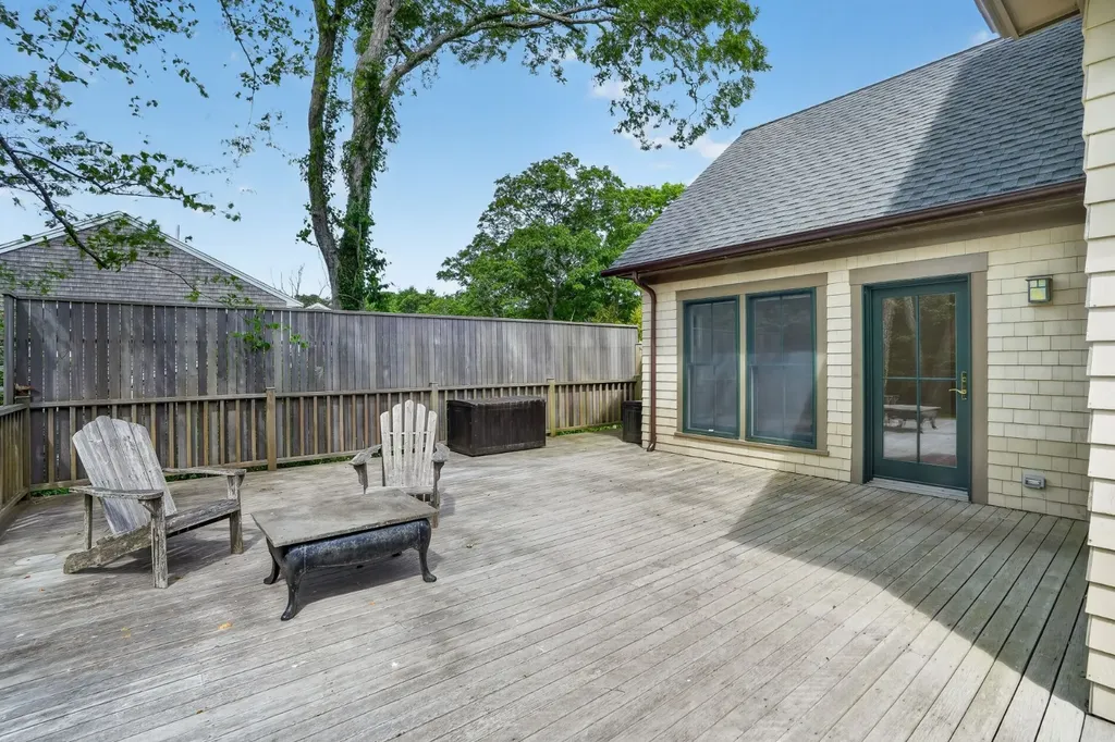 37 Old Hedge Row Vineyard Haven MA 02568