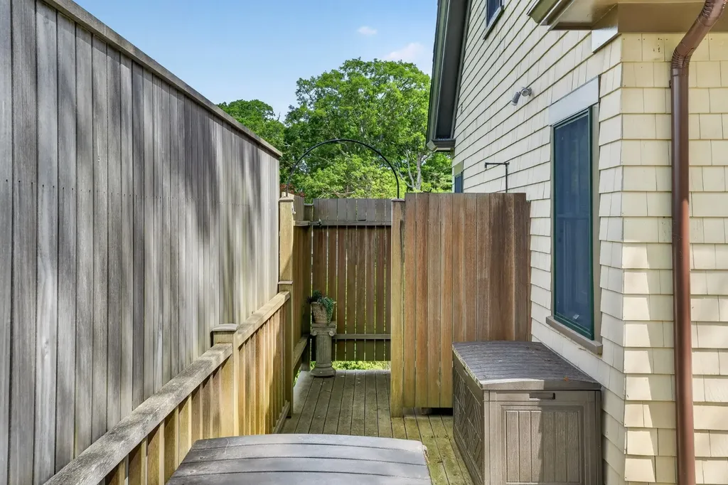 37 Old Hedge Row Vineyard Haven MA 02568