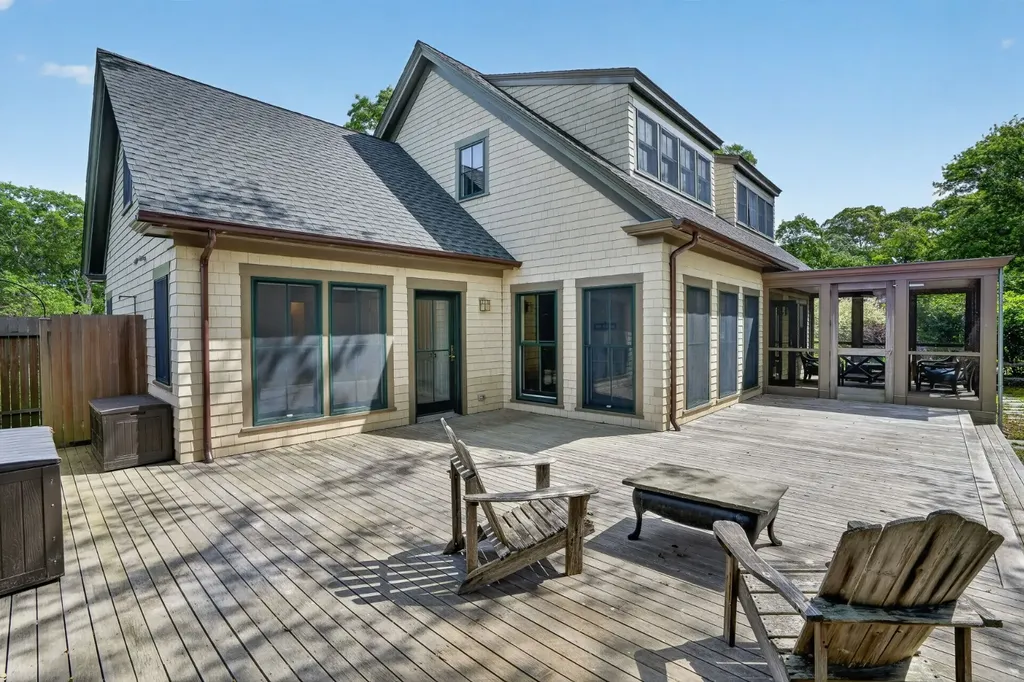 37 Old Hedge Row Vineyard Haven MA 02568