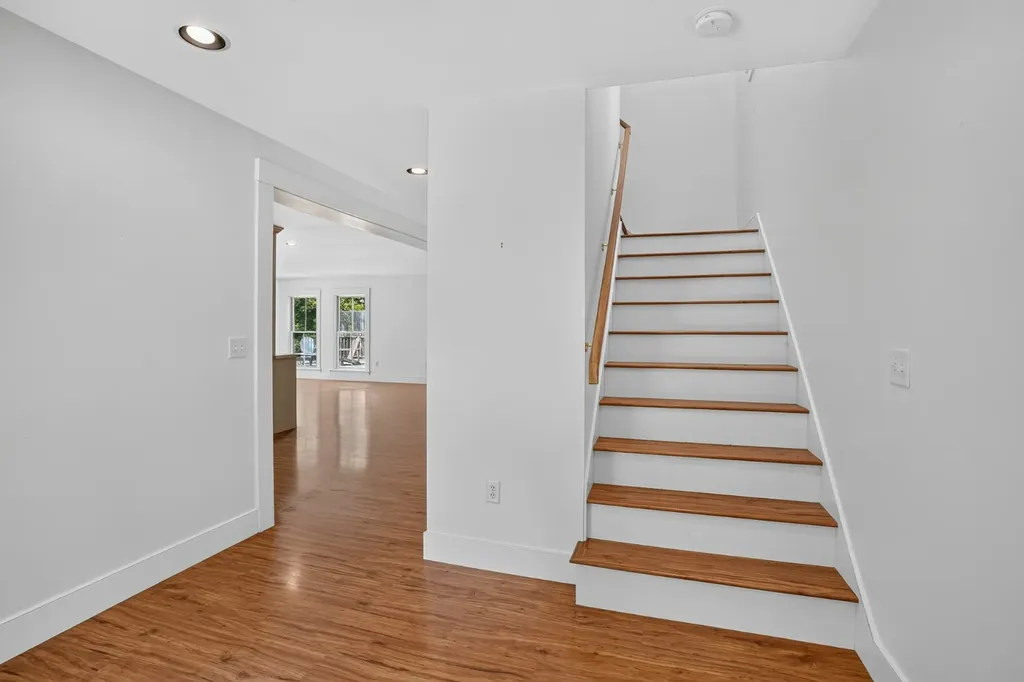 37 Old Hedge Row Vineyard Haven MA 02568