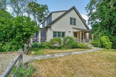 37 Old Hedge Row Vineyard Haven MA 02568