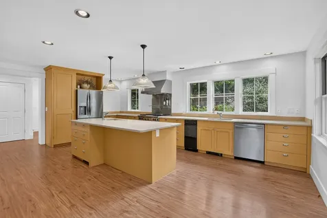 37 Old Hedge Row Vineyard Haven MA 02568