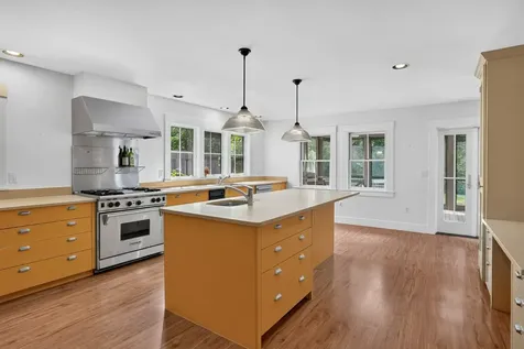 37 Old Hedge Row Vineyard Haven MA 02568