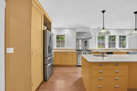 37 Old Hedge Row Vineyard Haven MA 02568