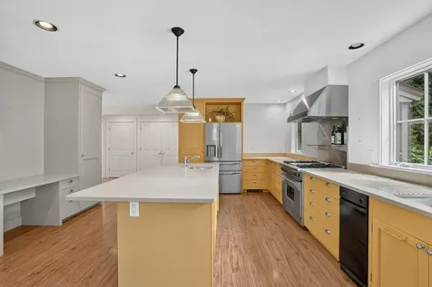 37 Old Hedge Row Vineyard Haven MA 02568