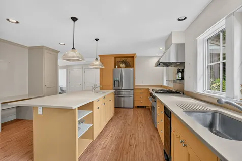 37 Old Hedge Row Vineyard Haven MA 02568