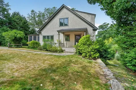 37 Old Hedge Row Vineyard Haven MA 02568