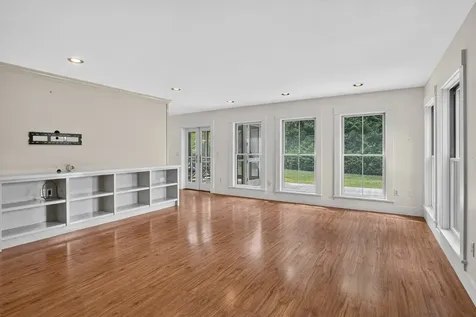 37 Old Hedge Row Vineyard Haven MA 02568