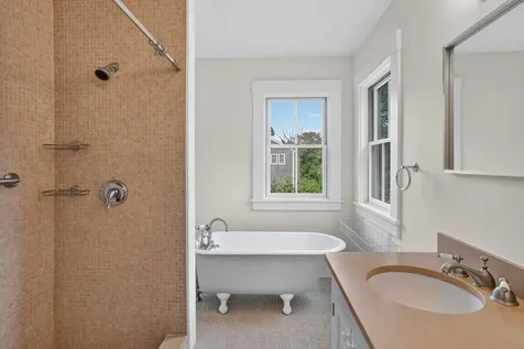 37 Old Hedge Row Vineyard Haven MA 02568