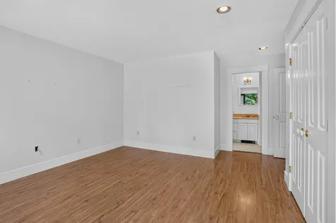 37 Old Hedge Row Vineyard Haven MA 02568