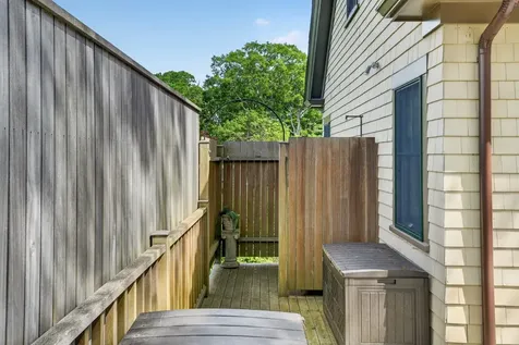 37 Old Hedge Row Vineyard Haven MA 02568