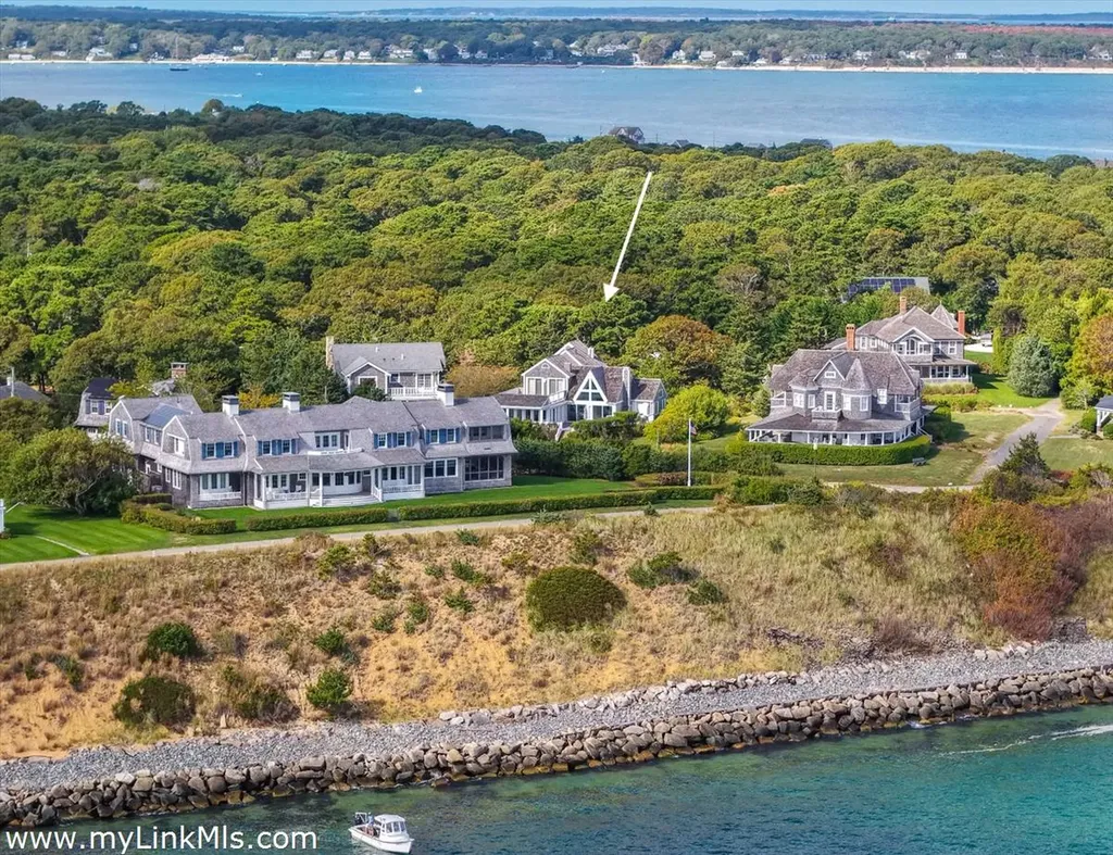 9 Weston Avenue Oak Bluffs MA 02557
