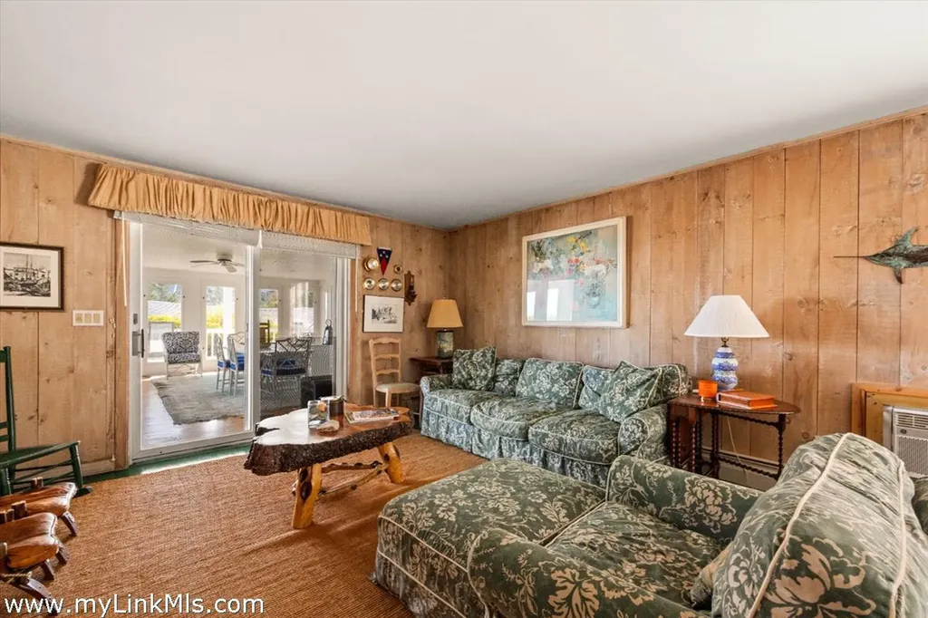 9 Weston Avenue Oak Bluffs MA 02557
