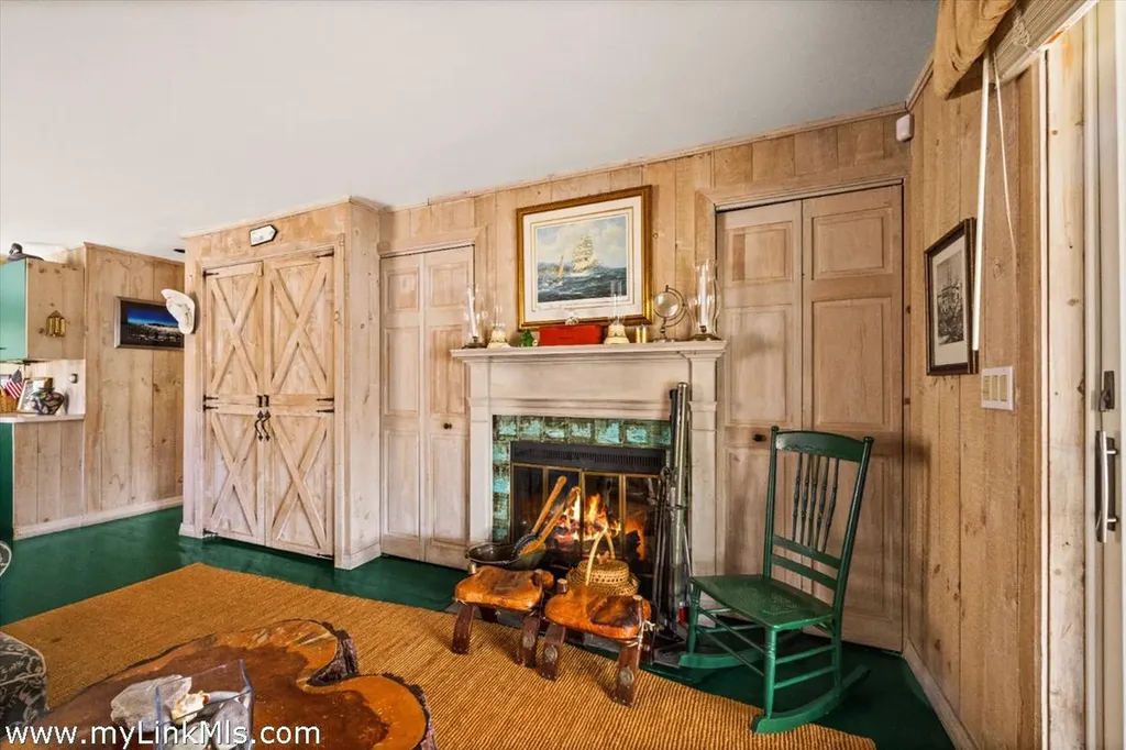 9 Weston Avenue Oak Bluffs MA 02557