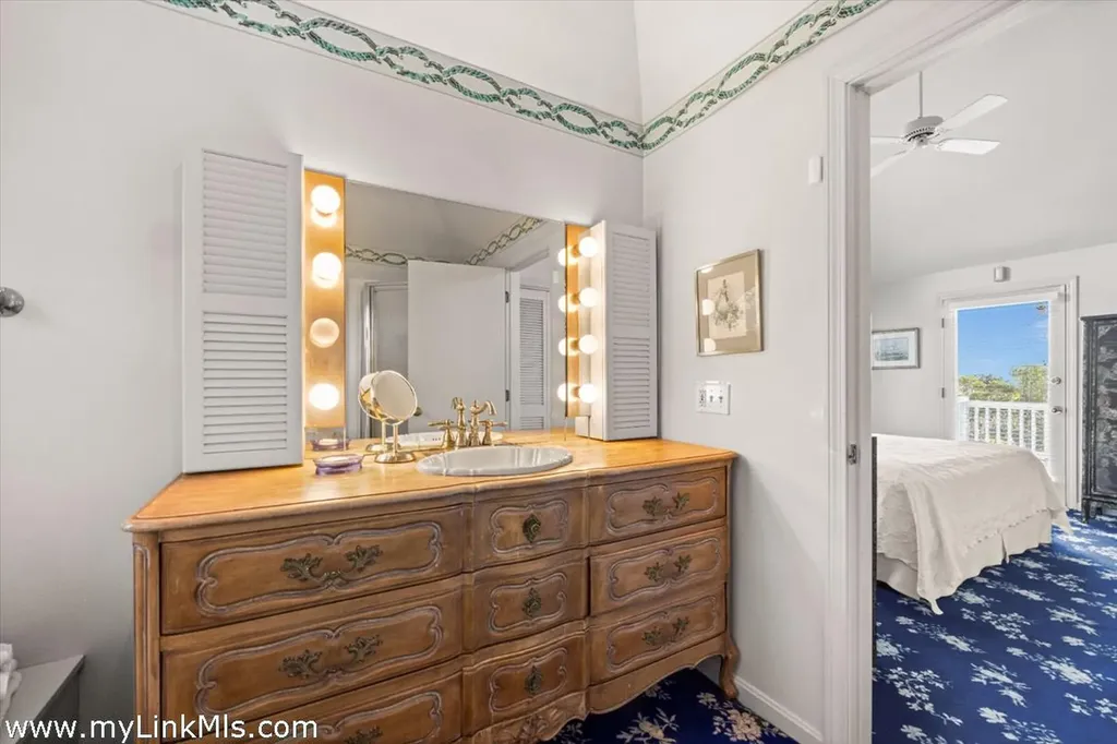 9 Weston Avenue Oak Bluffs MA 02557