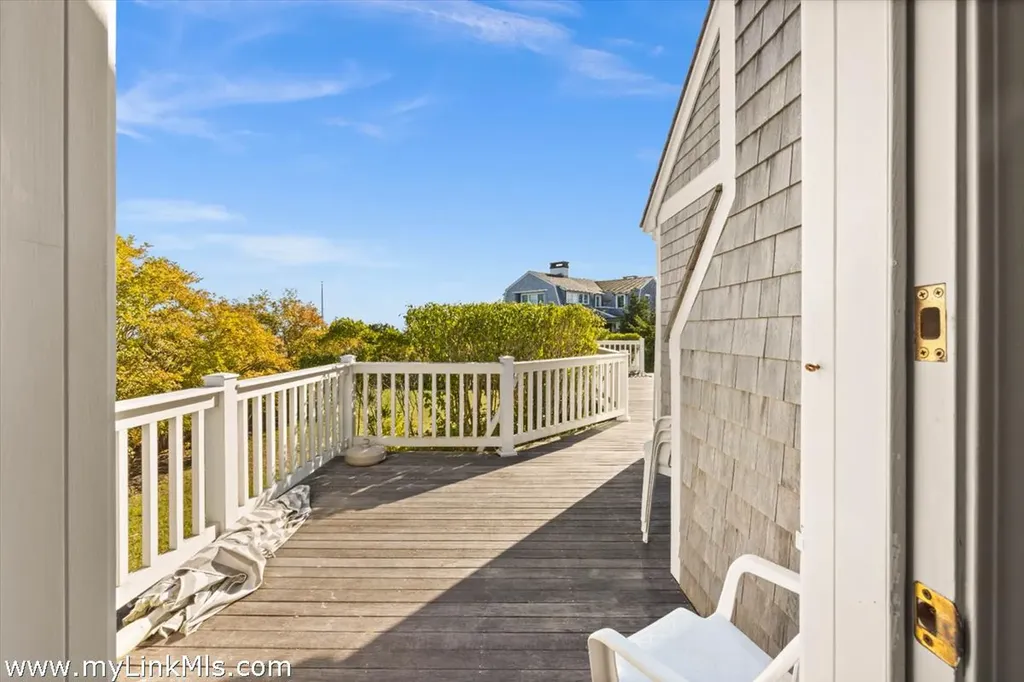 9 Weston Avenue Oak Bluffs MA 02557