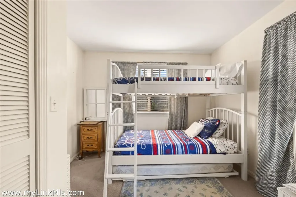 9 Weston Avenue Oak Bluffs MA 02557