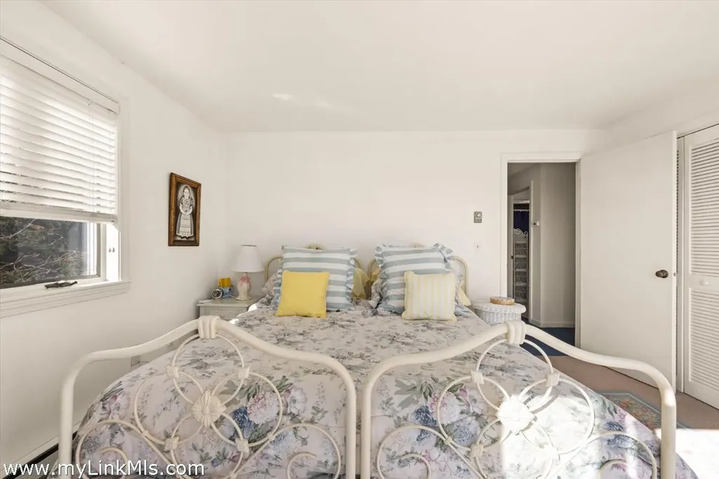 9 Weston Avenue Oak Bluffs MA 02557