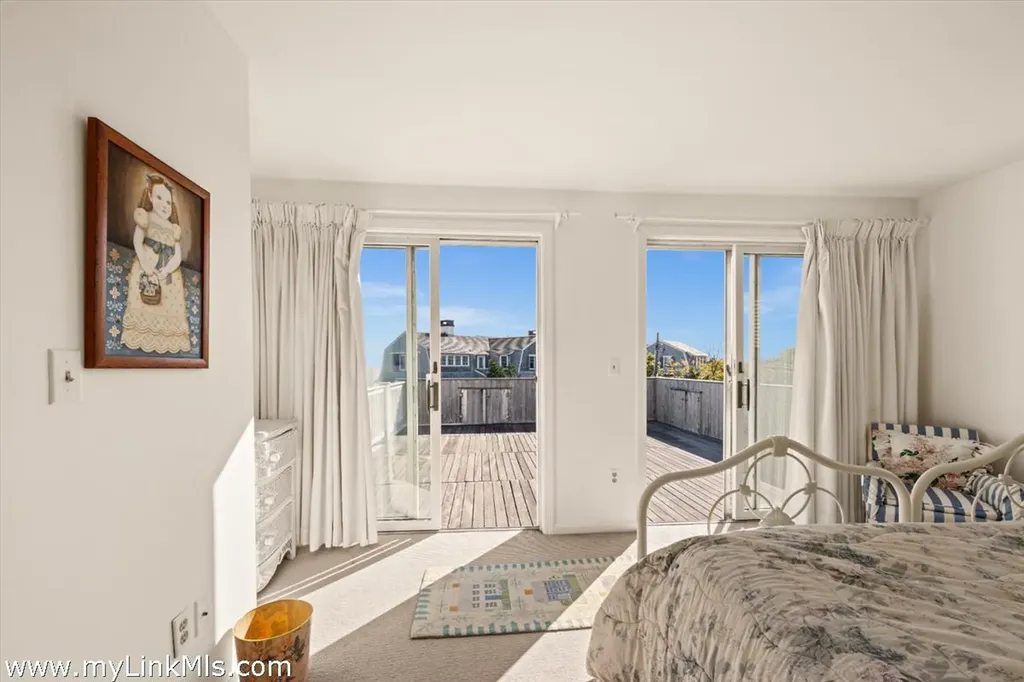 9 Weston Avenue Oak Bluffs MA 02557