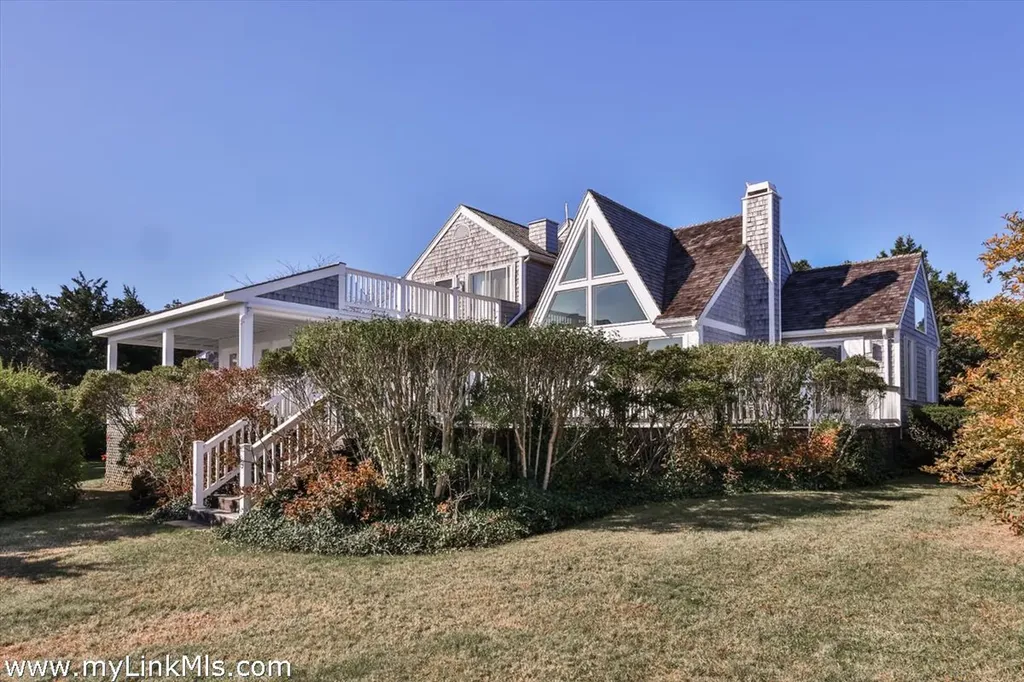 9 Weston Avenue Oak Bluffs MA 02557