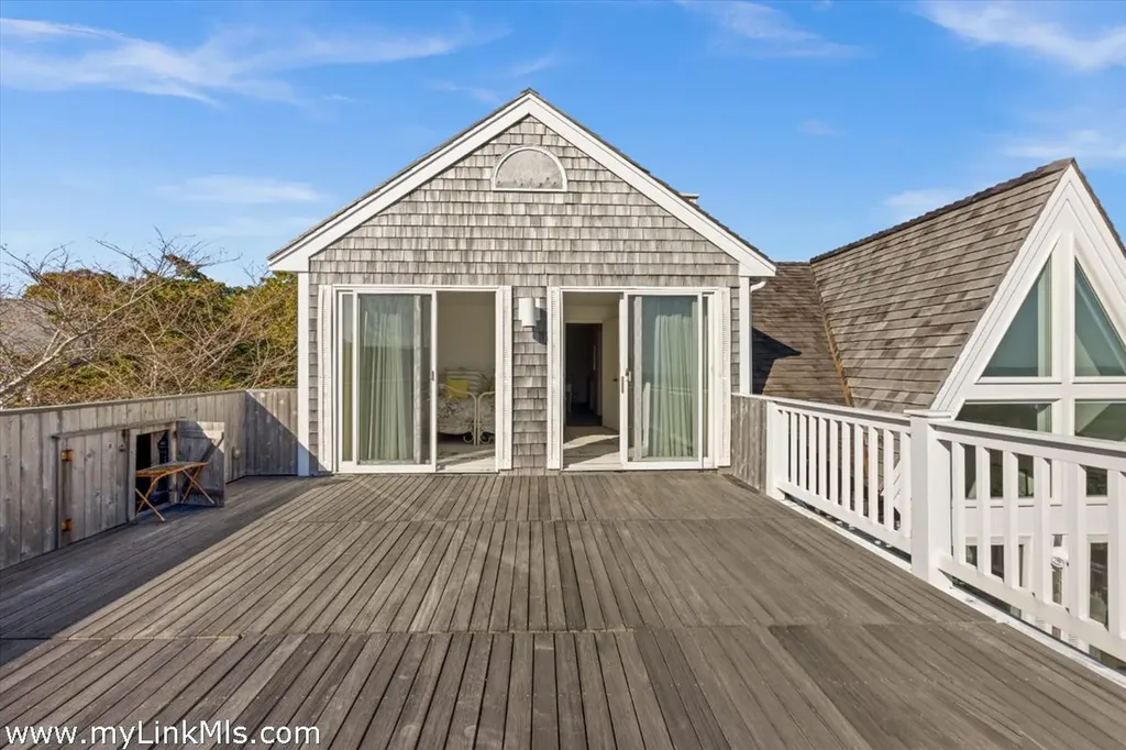 9 Weston Avenue Oak Bluffs MA 02557