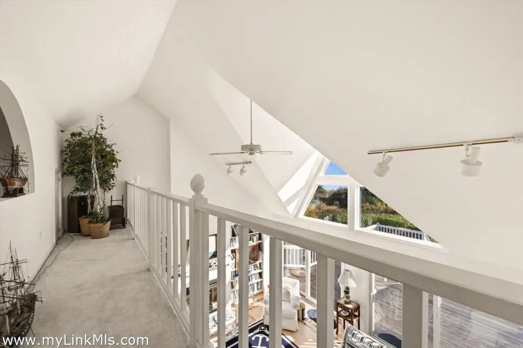 9 Weston Avenue Oak Bluffs MA 02557