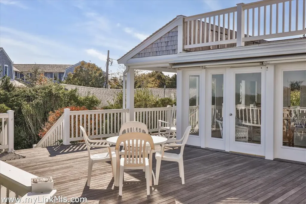 9 Weston Avenue Oak Bluffs MA 02557
