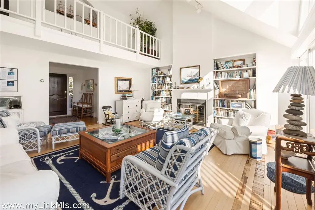 9 Weston Avenue Oak Bluffs MA 02557