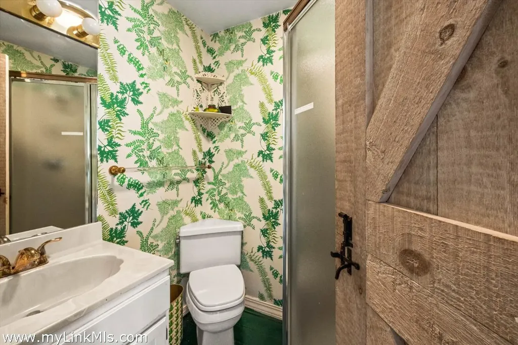 9 Weston Avenue Oak Bluffs MA 02557