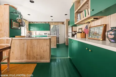 9 Weston Avenue Oak Bluffs MA 02557