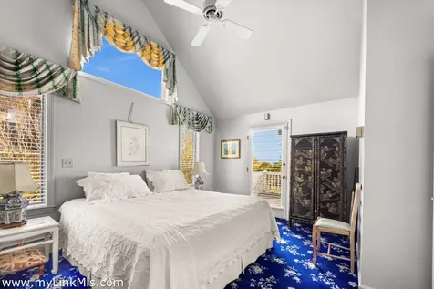 9 Weston Avenue Oak Bluffs MA 02557