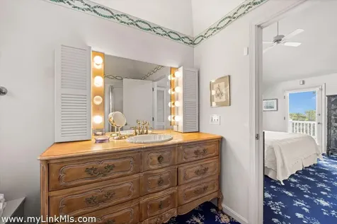 9 Weston Avenue Oak Bluffs MA 02557