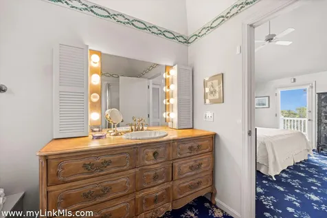9 Weston Avenue Oak Bluffs MA 02557