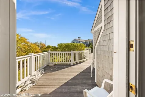 9 Weston Avenue Oak Bluffs MA 02557