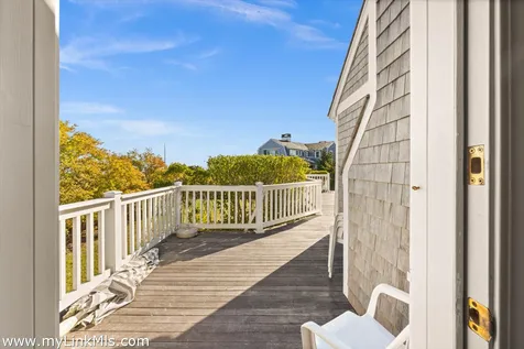 9 Weston Avenue Oak Bluffs MA 02557