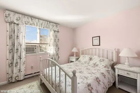 9 Weston Avenue Oak Bluffs MA 02557