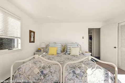 9 Weston Avenue Oak Bluffs MA 02557