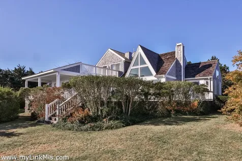 9 Weston Avenue Oak Bluffs MA 02557