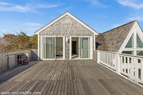 9 Weston Avenue Oak Bluffs MA 02557