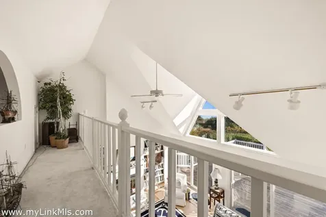 9 Weston Avenue Oak Bluffs MA 02557