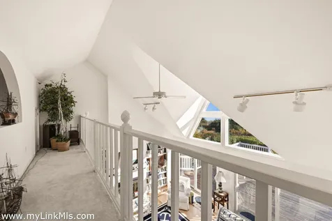 9 Weston Avenue Oak Bluffs MA 02557