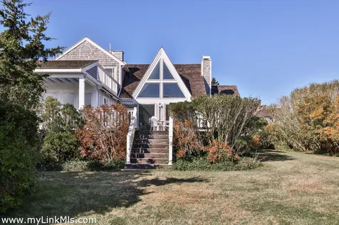 9 Weston Avenue Oak Bluffs MA 02557