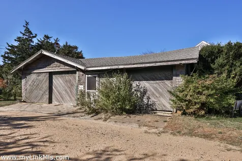 9 Weston Avenue Oak Bluffs MA 02557