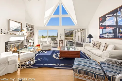 9 Weston Avenue Oak Bluffs MA 02557