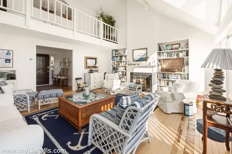 9 Weston Avenue Oak Bluffs MA 02557