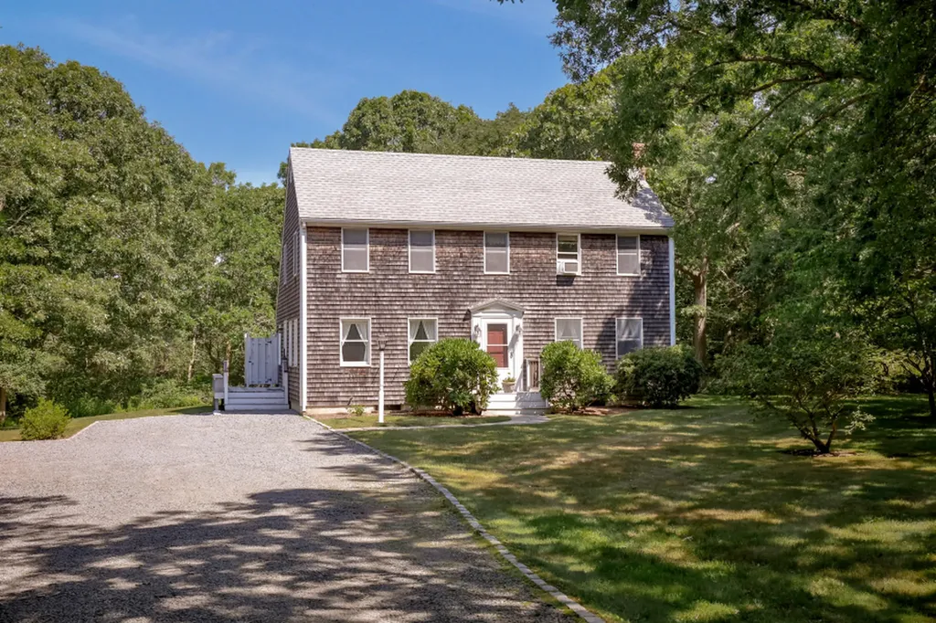 52 Oak Knoll Road West Tisbury MA 02575